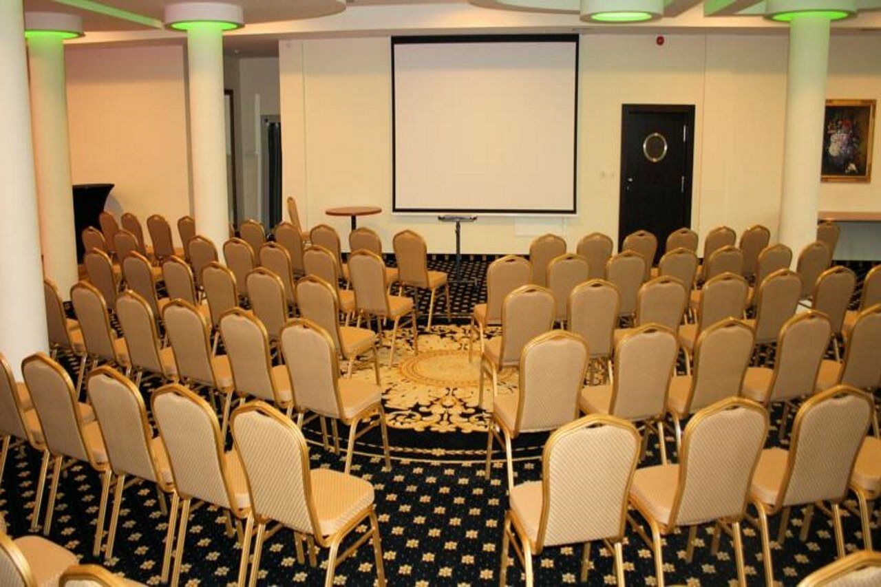 Hotel Business Faltom Gdynia Rumia Exterior photo
